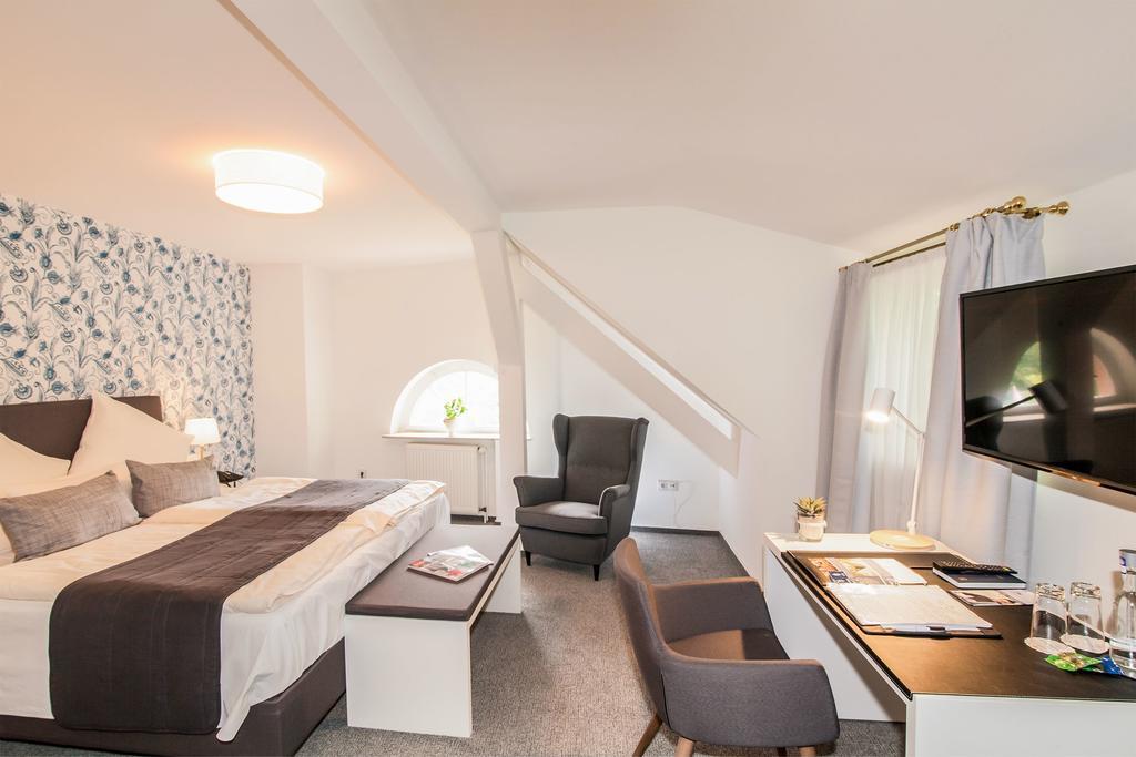 Hofgut Dippelshof Hotel- Und Restaurant Kg Muehltal  Bagian luar foto